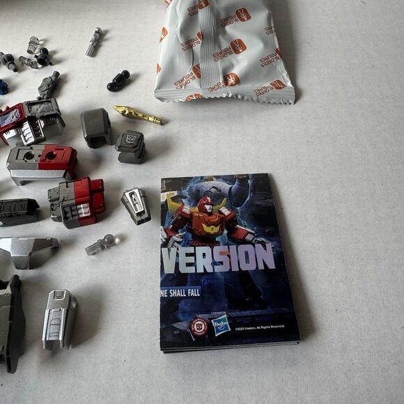 Transformers Blokees Galaxy Version 8 Hidden Style Optimus Prime - Picture 4 of 10